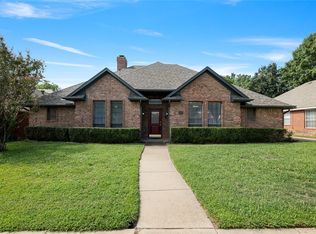 563 Clayton St, Grand Prairie, TX 75052