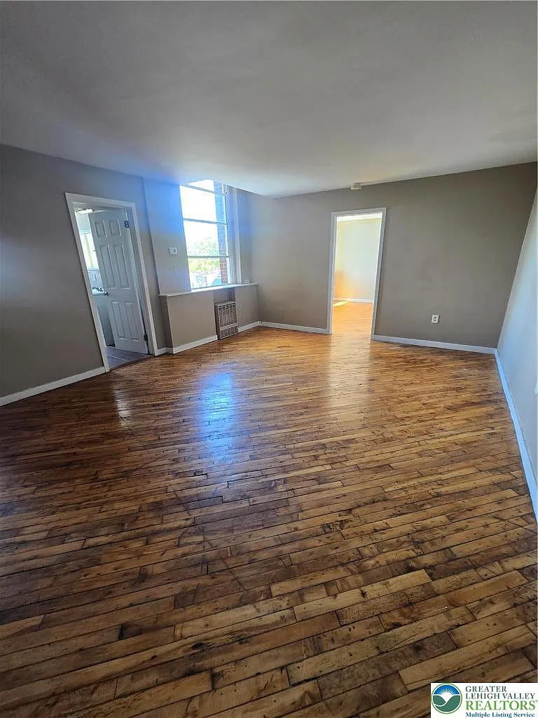 1 bed, 1.0 bath, $1,150 — Photo 2