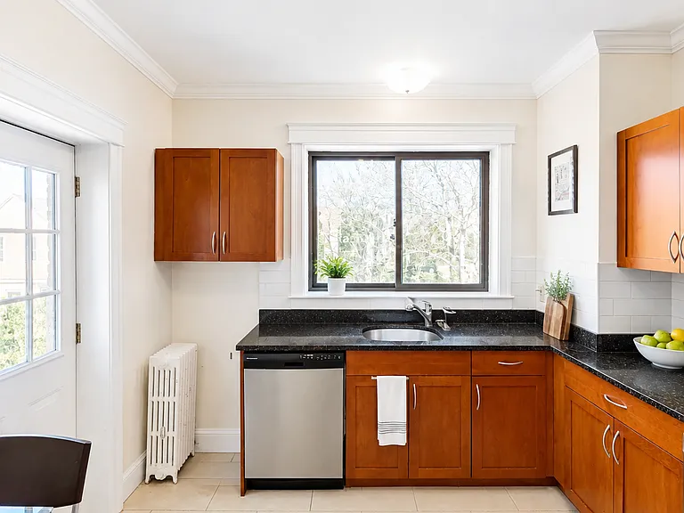 25-27 Glenville Ave #5 — Photo 6
