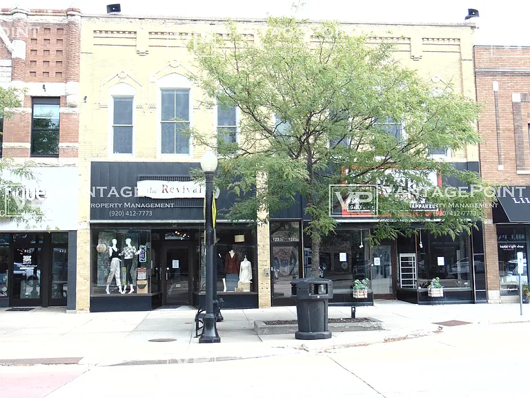 121-123 W Wisconsin Ave #121-1/2 — Photo 14