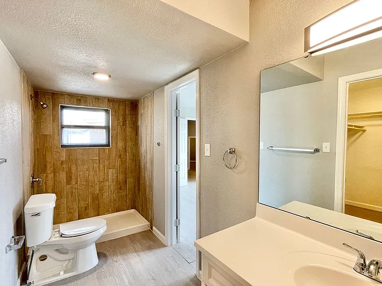 302 Washington St — Photo 38