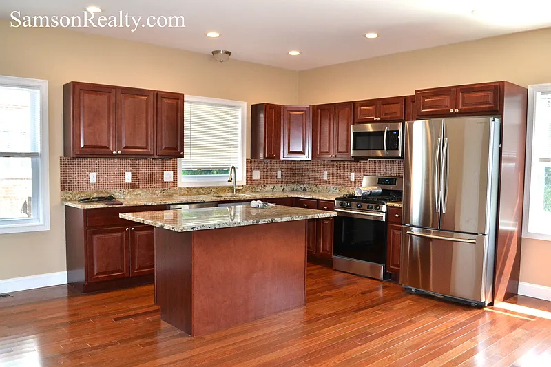 4 bed, 2100 sqft, $5,000 — Photo 3