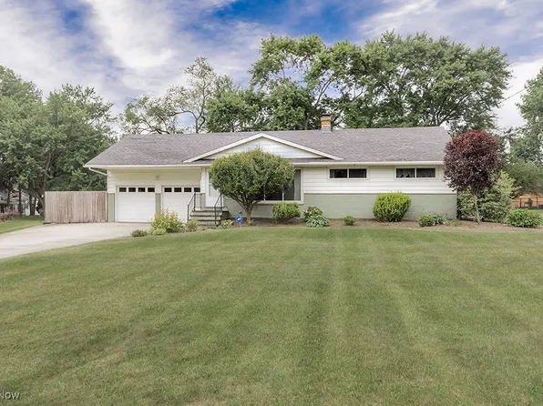 8292 Fairlane Dr, Macedonia, OH 44056