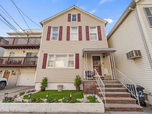 42 W 9th St, Bayonne, NJ 07002