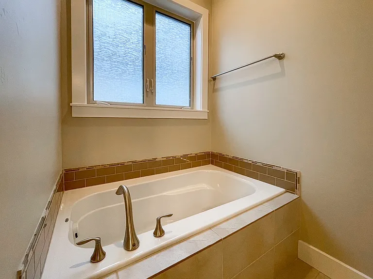 307 E Grove Creek Ln — Photo 36