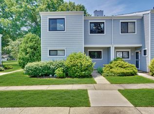 13 Beverly Ct, Tinton Falls, NJ 07724