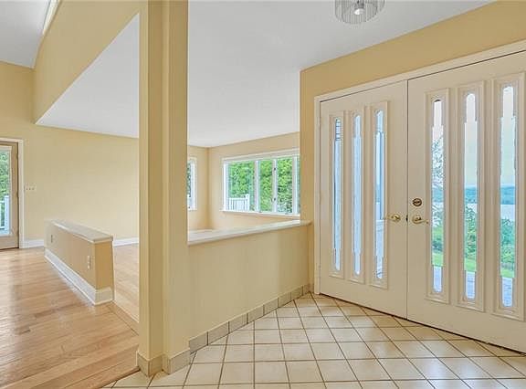 3rd image of 213 Hudson Hills Dr