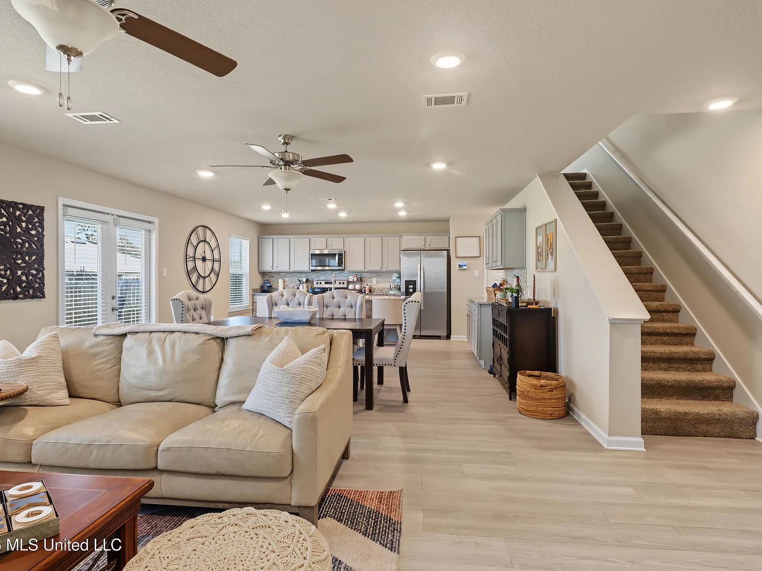 5 bed, 2.0 bath, 2697 sqft, $2,800 — Photo 4