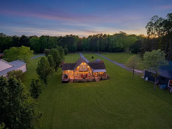 811 Swains Mill Rd — exterior photo