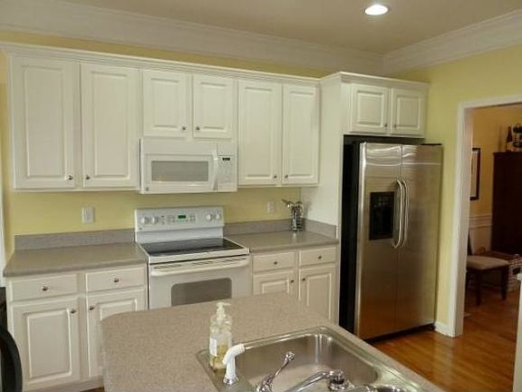 3rd image of 291 Southridge Dr