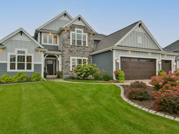 8955 W Highlander DRIVE, Mequon, WI 53097