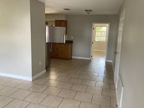 3 bed, 1040 sqft, $1,695 — Photo 2