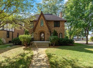 4685 N Woodburn St, Whitefish Bay, WI 53211