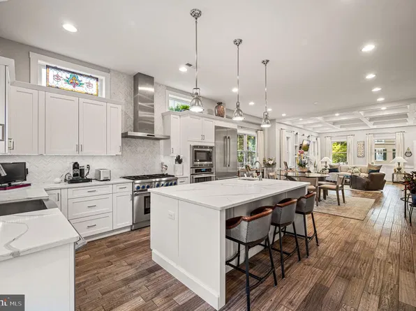 109 W Gravers Ln, Philadelphia, PA 19118
