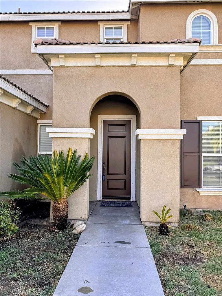 4 bed, 2822 sqft, $3,650 — Photo 2
