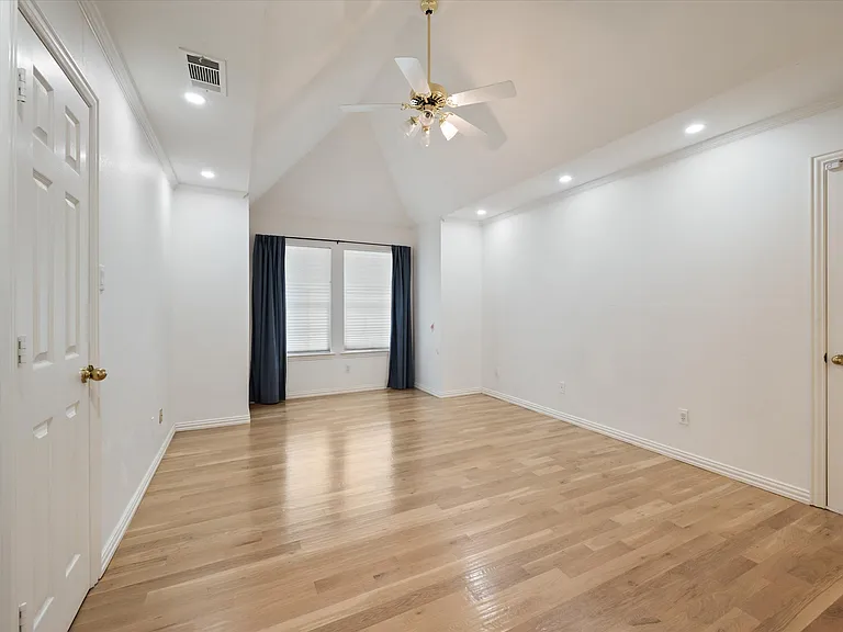 1004 Chimney Hill Trl — Photo 29