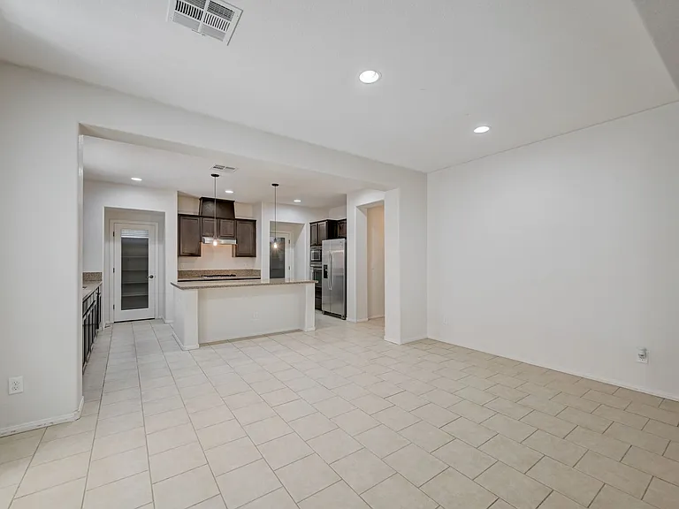 6637 Cliff Shore Ct — Photo 7