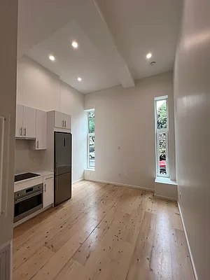 Rented by Artifact.co | media 8