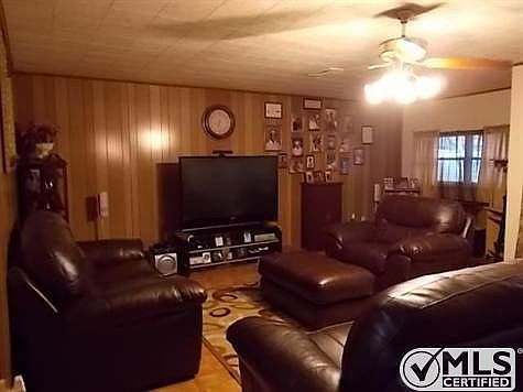 3rd image of 613 Dorris Dr