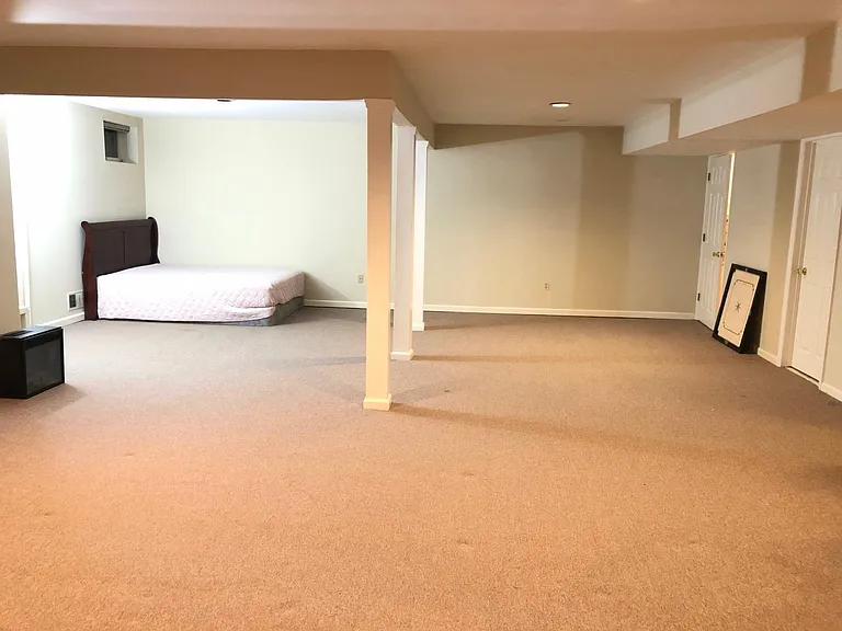 166 Surrey Ct #166 — Photo 25