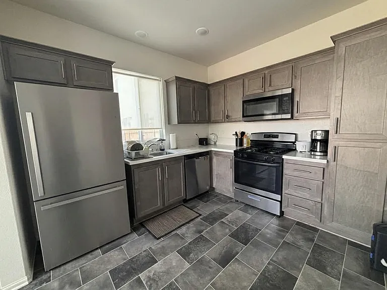 3421 Andrew Ave — Photo 8