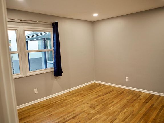 4th image of 2330 Schoolside Ave