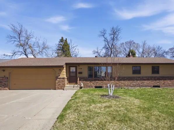 526 Birch Ln, Moorhead, MN 56560