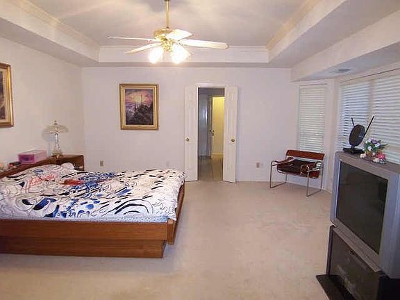 4th image of 2303 Welch Pl