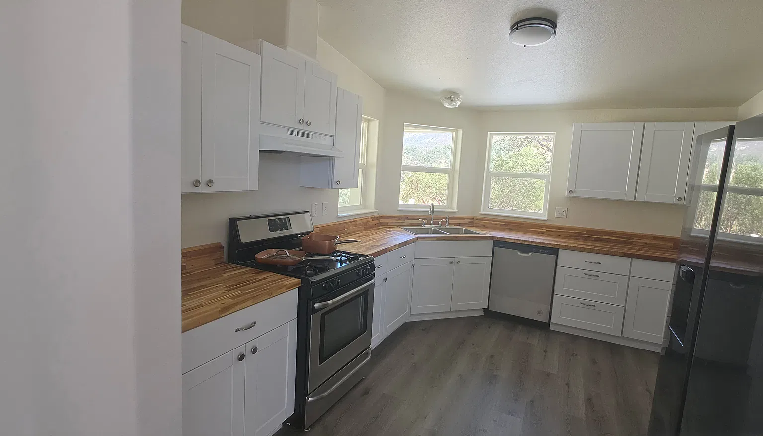 3 bed, $2,450 — Photo 2