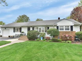 171 Clover Rd, Paramus, NJ 07652