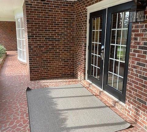 5th image of 257 Courtland St