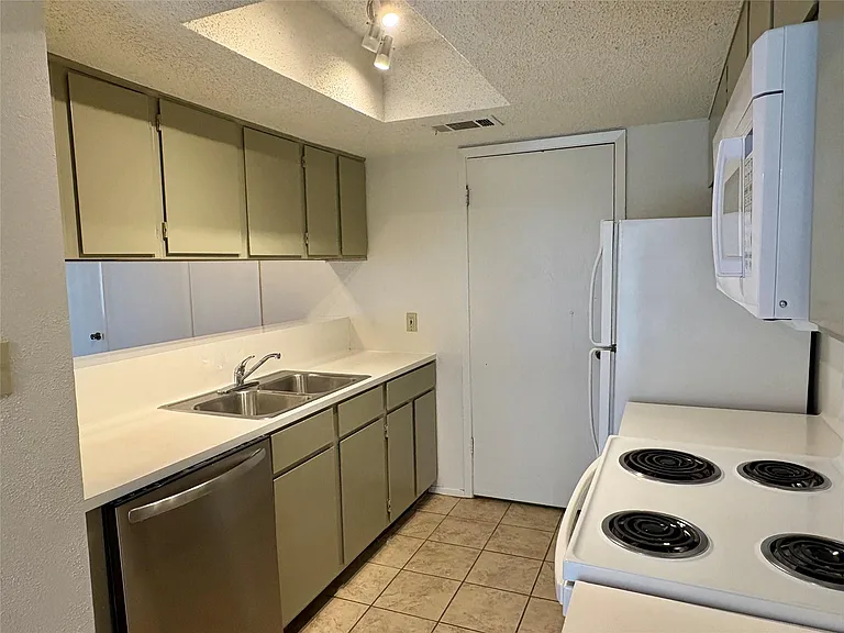 1503 Allen Rd #D — Photo 6