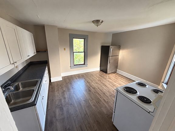 5th image of 637 Baldwin St #2