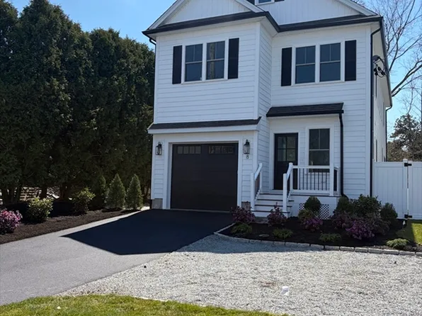 8 Dobbins St, Waltham, MA 02451
