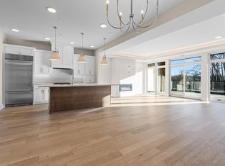 1 Hill Farm Rd #110, North Oaks, MN 55127