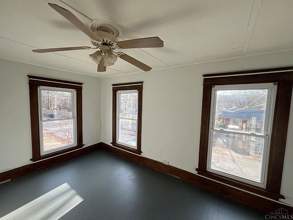 3rd image of 6524 Parkland Ave #2