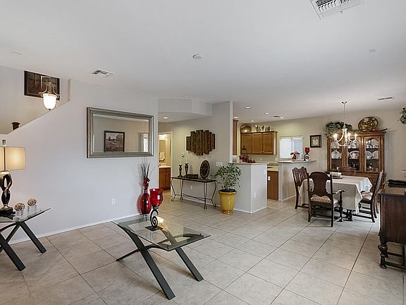 4th image of 1085 E Mount Shibell Dr