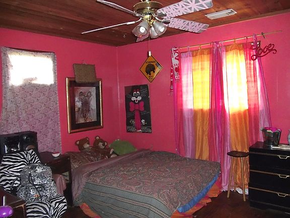 3rd bedroom (upstairs)
