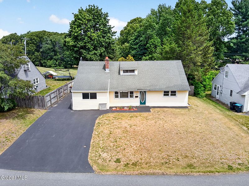 3rd image of 25 Dorwood Drive