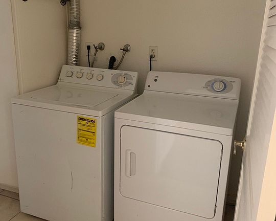 3rd image of 631 S Kenmore Ave APT 302
