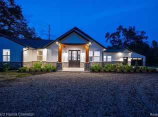 4086 W Commerce Rd, Milford, MI 48380