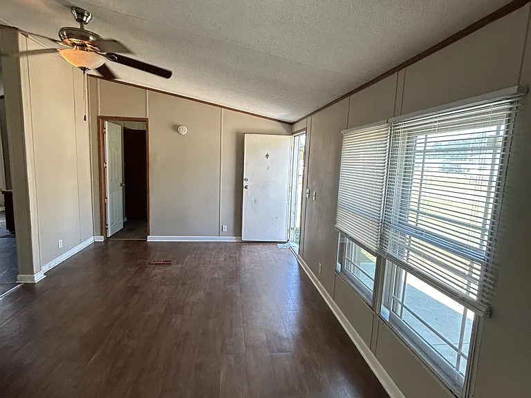 191 Zackary St — Photo 2