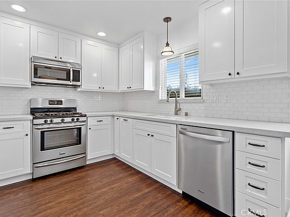 3rd image of 384 16th Pl APT A