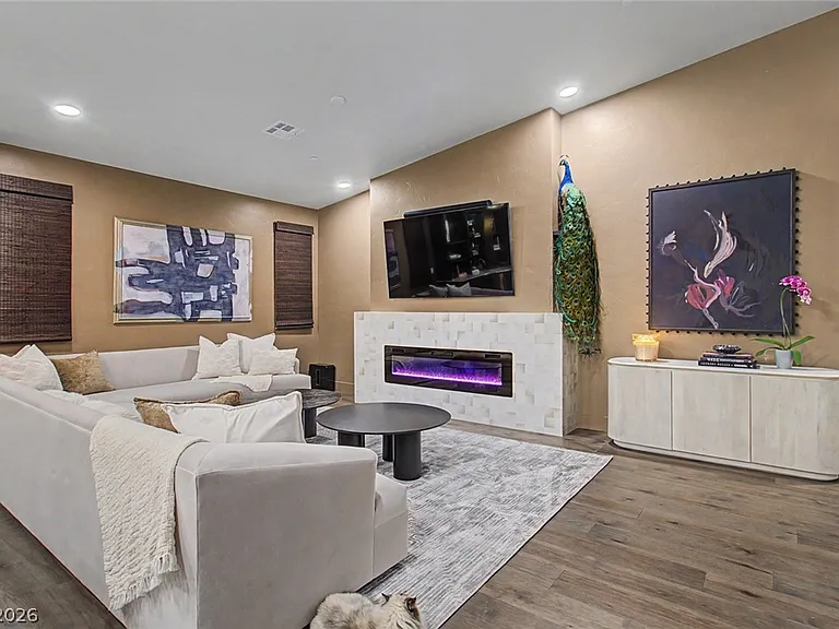 1020 Golden Summit Ave — Photo 8
