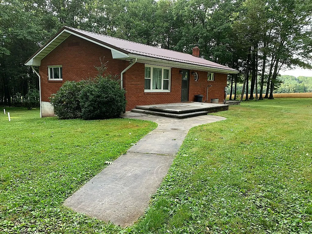 775 Pocahontas Rd photo 1