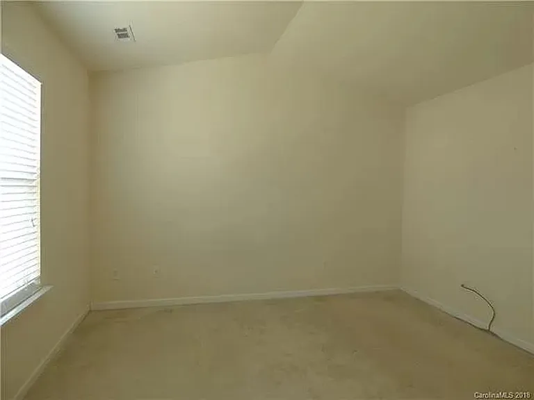11040 Derryrush Dr — Photo 2