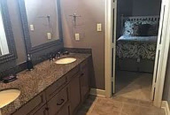 Jack/Jill Bathroom Upstairs