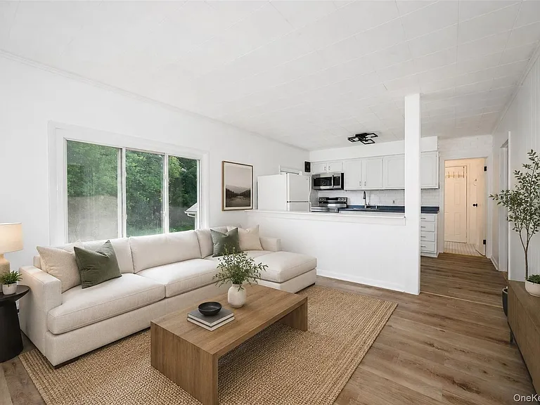 216 Hobbs Ln #B — Photo 4