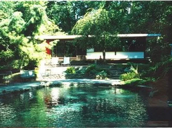 260 South Rd, Oyster Bay, NY 11771