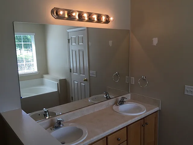 381 Laurel Hill Cir — Photo 11